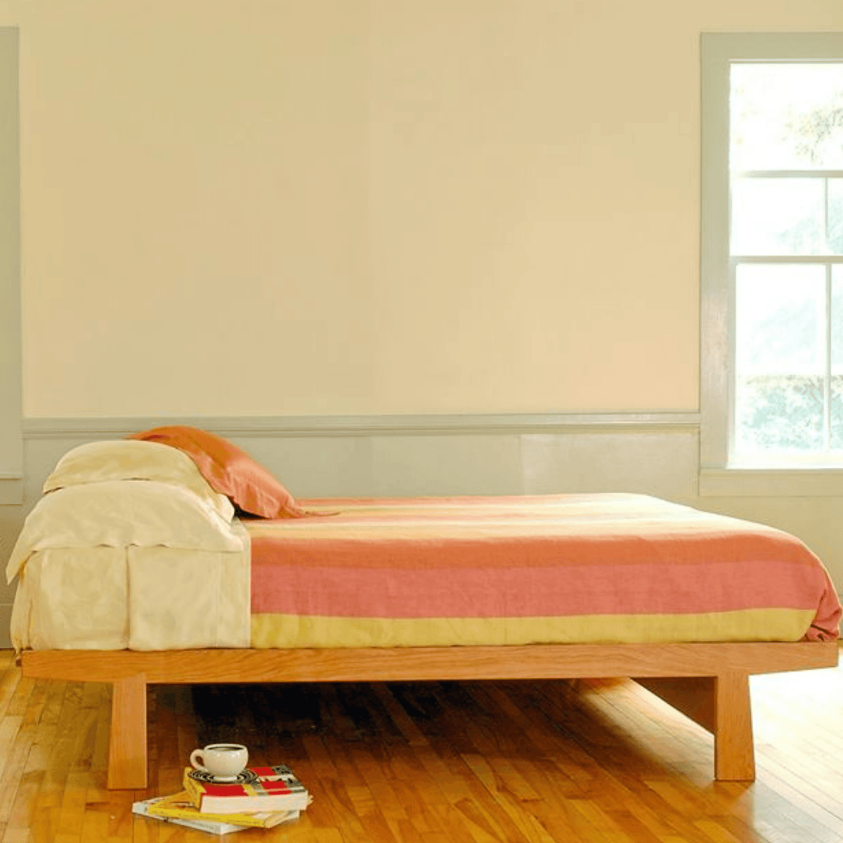 Dovetail Hardwood Bed